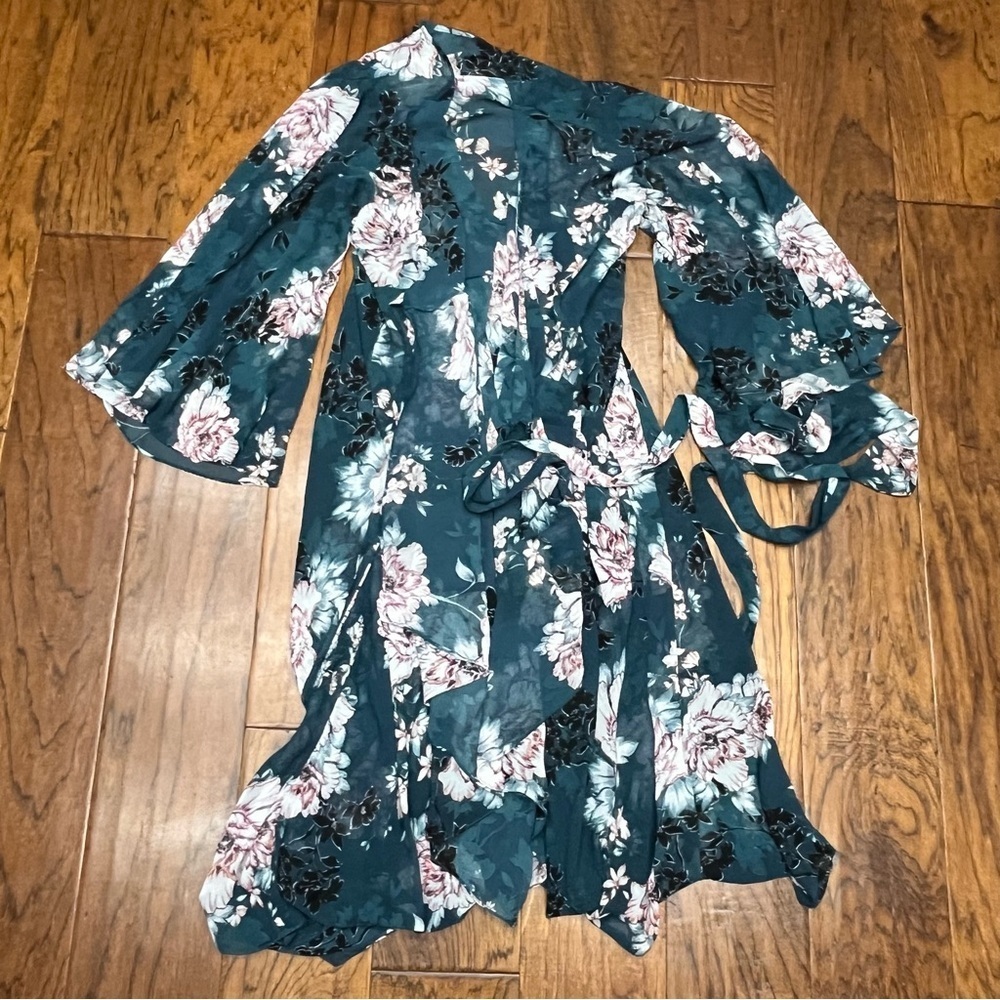 City Chic women’s floral lingerie robe